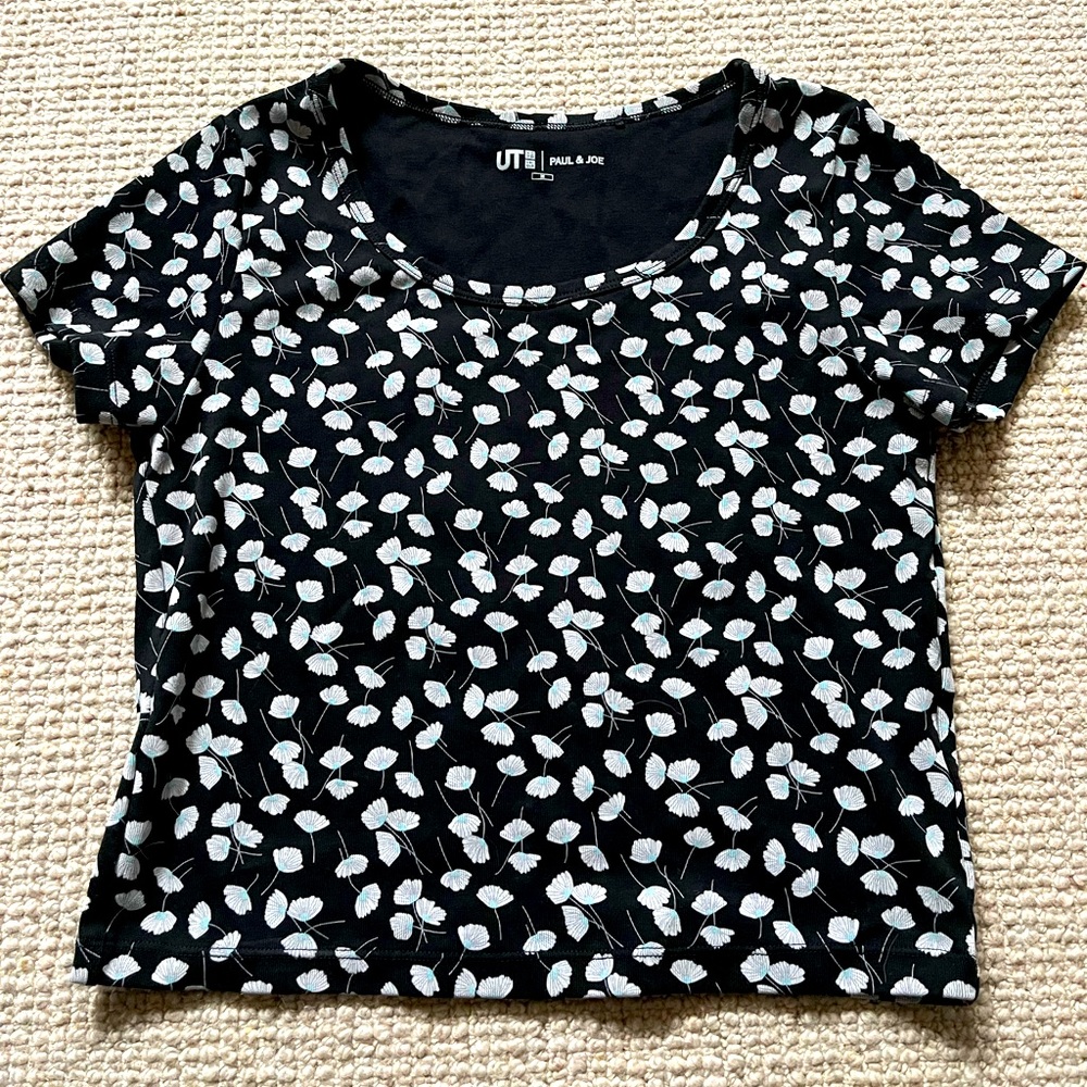 Printed UNIQLO crop tee, medium
